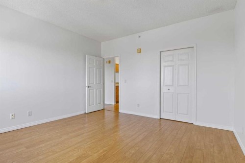 304-2022 Canyon Meadows Drive Se, Calgary, AB - Indoor Photo Showing Other Room