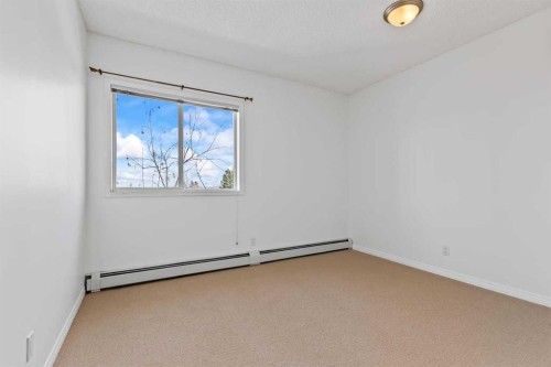 304-2022 Canyon Meadows Drive Se, Calgary, AB - Indoor Photo Showing Other Room