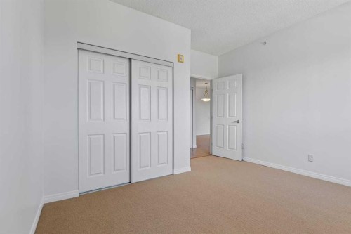 304-2022 Canyon Meadows Drive Se, Calgary, AB - Indoor Photo Showing Other Room