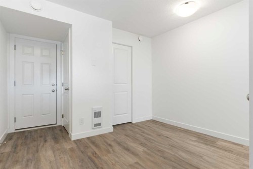 1103-24 Rivercrest Drive, Cochrane, AB - Indoor Photo Showing Other Room