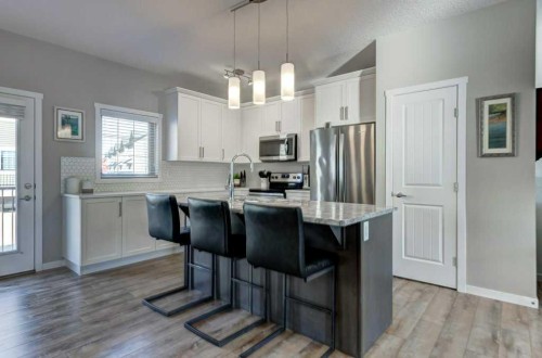 444 Legacy Point Se, Calgary, AB - Indoor Photo Showing Living Room