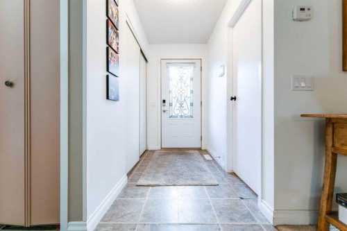 320 Midpark Gardens Se, Calgary, AB - Indoor Photo Showing Other Room