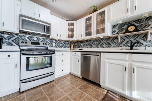 320 Midpark Gardens Se, Calgary, AB - Indoor Photo Showing Kitchen With Stainless Steel Kitchen