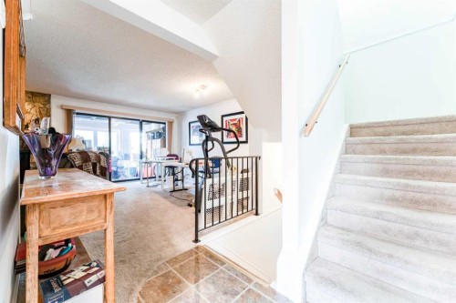 320 Midpark Gardens Se, Calgary, AB - Indoor Photo Showing Other Room