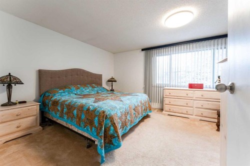 320 Midpark Gardens Se, Calgary, AB - Indoor Photo Showing Bedroom