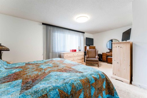 320 Midpark Gardens Se, Calgary, AB - Indoor Photo Showing Bedroom
