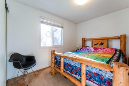320 Midpark Gardens Se, Calgary, AB - Indoor Photo Showing Bedroom