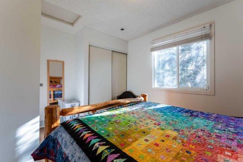 320 Midpark Gardens Se, Calgary, AB - Indoor Photo Showing Bedroom