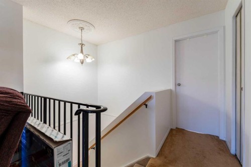 320 Midpark Gardens Se, Calgary, AB - Indoor Photo Showing Other Room