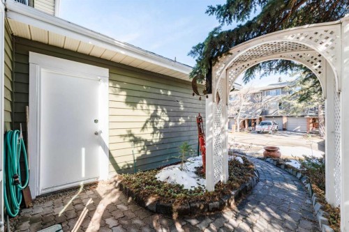 320 Midpark Gardens Se, Calgary, AB - Outdoor