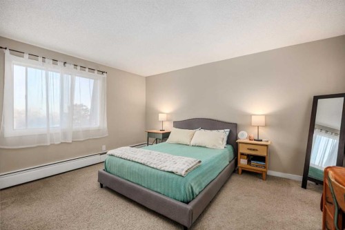 75D-231 Heritage Drive Se, Calgary, AB - Indoor Photo Showing Bedroom