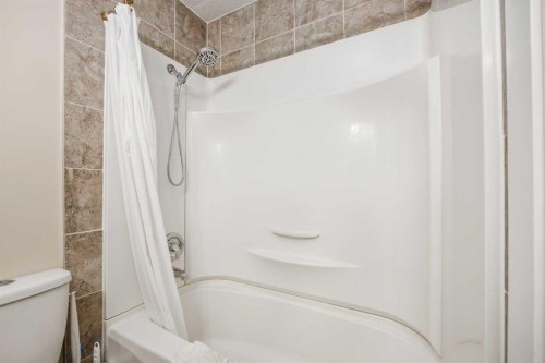 75D-231 Heritage Drive Se, Calgary, AB - Indoor Photo Showing Bathroom