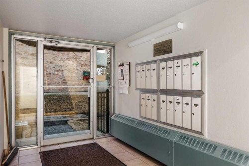 75D-231 Heritage Drive Se, Calgary, AB - Indoor Photo Showing Other Room