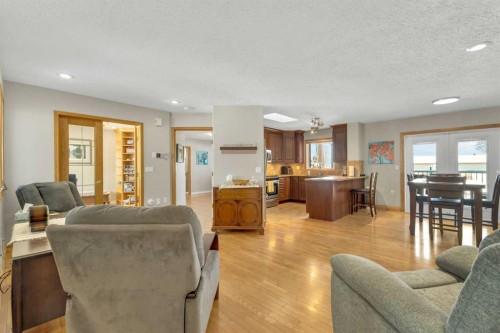 10 Park Lane, Olds, AB - Indoor Photo Showing Living Room