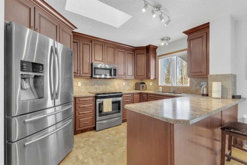 10 Park Lane, Olds, AB - Indoor Photo Showing Kitchen