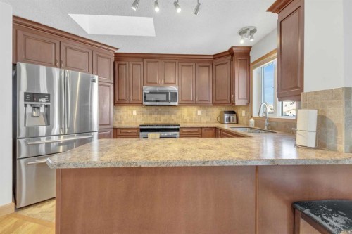 10 Park Lane, Olds, AB - Indoor Photo Showing Kitchen With Double Sink With Upgraded Kitchen