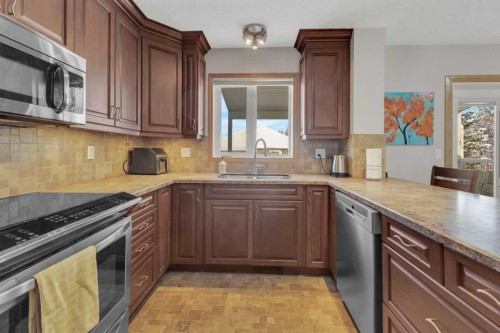 10 Park Lane, Olds, AB - Indoor Photo Showing Kitchen