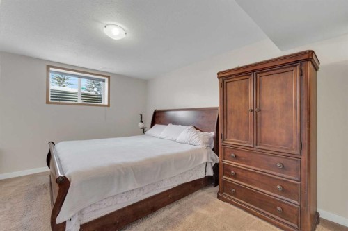10 Park Lane, Olds, AB - Indoor Photo Showing Bedroom