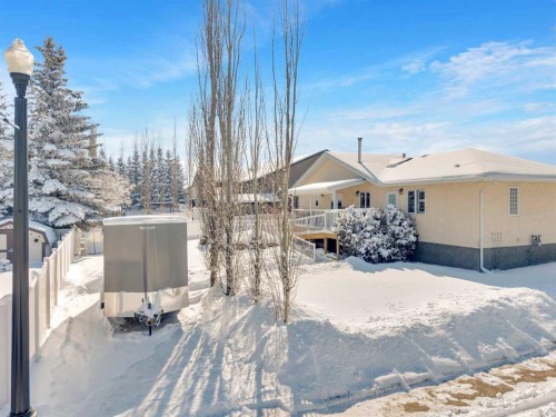 10 Park Lane, Olds, AB - Outdoor