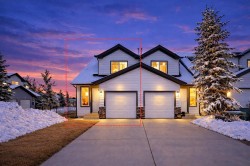 52 Panatella Villas NW Calgary, AB T3K 0G6
