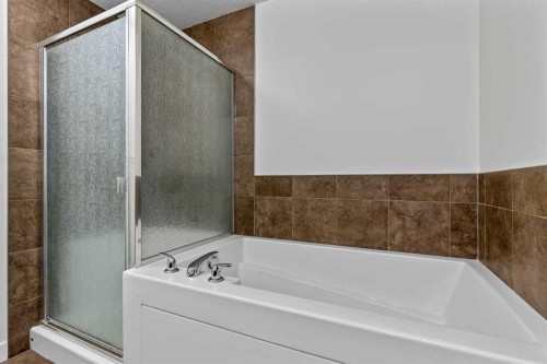 310-16 Varsity Estates Circle Nw, Calgary, AB - Indoor Photo Showing Bathroom