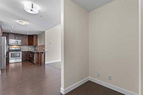 310-16 Varsity Estates Circle Nw, Calgary, AB - Indoor Photo Showing Kitchen