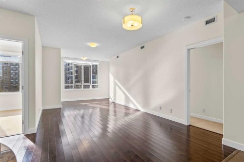 310-16 Varsity Estates Circle Nw, Calgary, AB - Indoor Photo Showing Other Room