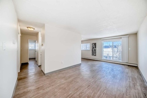 402-319 2 Avenue, Strathmore, AB - Indoor Photo Showing Other Room