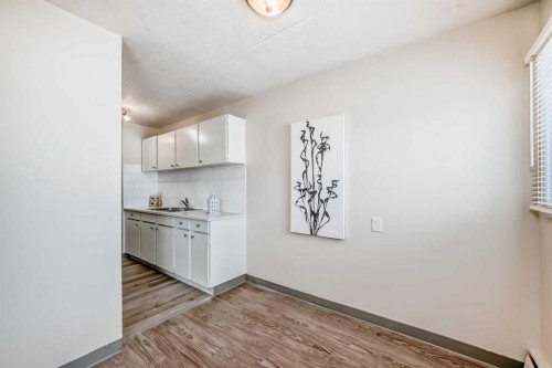 402-319 2 Avenue, Strathmore, AB - Indoor Photo Showing Other Room