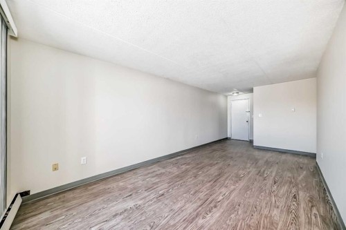 402-319 2 Avenue, Strathmore, AB - Indoor Photo Showing Other Room