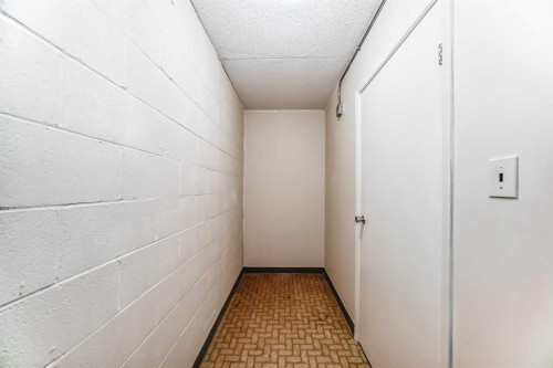 402-319 2 Avenue, Strathmore, AB - Indoor Photo Showing Other Room