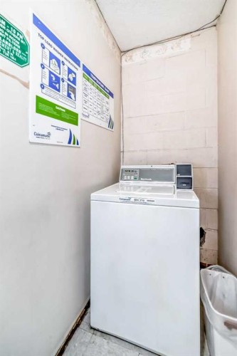 402-319 2 Avenue, Strathmore, AB - Indoor Photo Showing Laundry Room