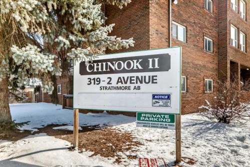 402-319 2 Avenue, Strathmore, AB - Outdoor