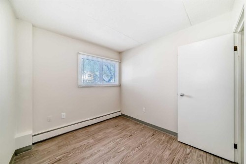 402-319 2 Avenue, Strathmore, AB - Indoor Photo Showing Other Room