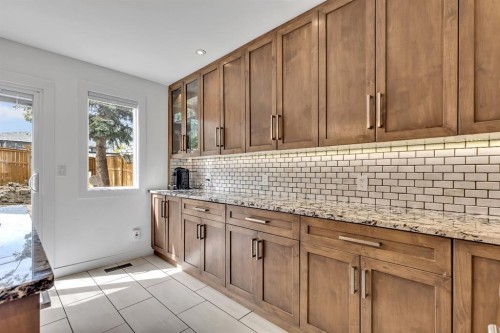 2033 21 Avenue Sw, Calgary, AB - Indoor Photo Showing Other Room