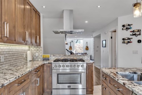 2033 21 Avenue Sw, Calgary, AB - Indoor Photo Showing Kitchen With Double Sink With Upgraded Kitchen