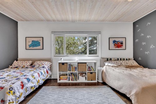 2033 21 Avenue Sw, Calgary, AB - Indoor Photo Showing Bedroom