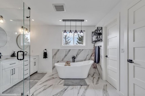 2033 21 Avenue Sw, Calgary, AB - Indoor Photo Showing Bathroom