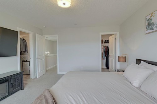 132 Wolf Willow Boulevard Se, Calgary, AB - Indoor Photo Showing Bedroom