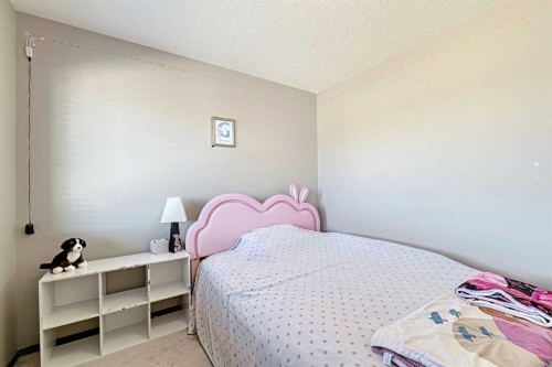 133 Evanspark Circle Nw, Calgary, AB - Indoor Photo Showing Bedroom