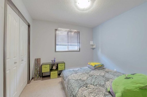 133 Evanspark Circle Nw, Calgary, AB - Indoor Photo Showing Bedroom