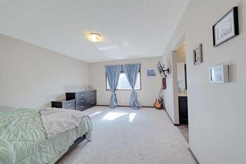 133 Evanspark Circle Nw, Calgary, AB - Indoor Photo Showing Bedroom