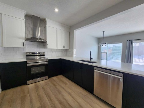 365 Edith Road Nw, Calgary, AB - Indoor Photo Showing Kitchen With Stainless Steel Kitchen With Upgraded Kitchen