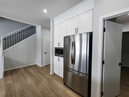 365 Edith Road Nw, Calgary, AB - Indoor Photo Showing Kitchen