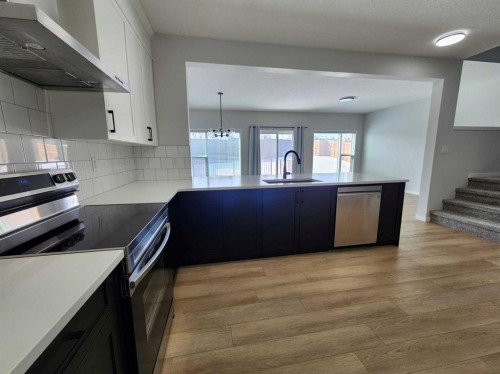 365 Edith Road Nw, Calgary, AB - Indoor Photo Showing Kitchen With Stainless Steel Kitchen With Upgraded Kitchen
