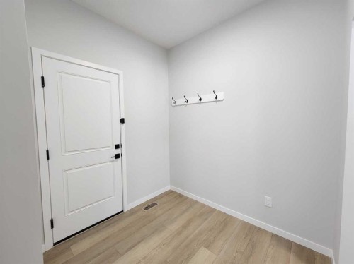 365 Edith Road Nw, Calgary, AB - Indoor Photo Showing Other Room