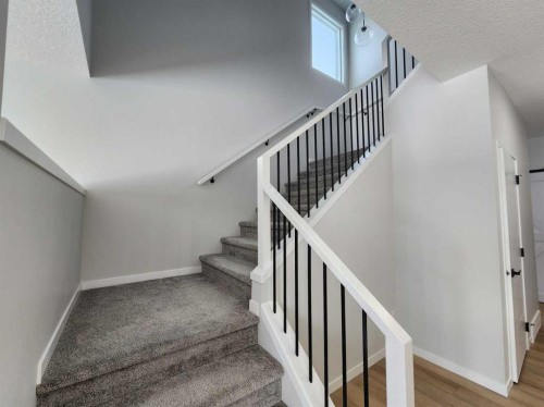 365 Edith Road Nw, Calgary, AB - Indoor Photo Showing Other Room