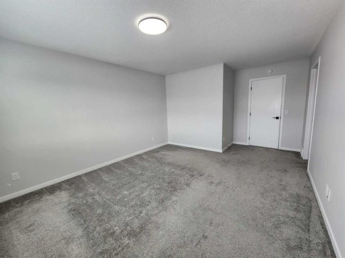 365 Edith Road Nw, Calgary, AB - Indoor Photo Showing Other Room