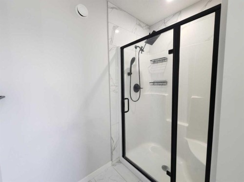 365 Edith Road Nw, Calgary, AB - Indoor Photo Showing Bathroom