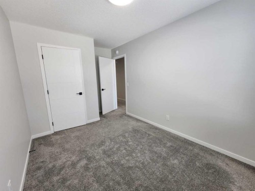 365 Edith Road Nw, Calgary, AB - Indoor Photo Showing Other Room